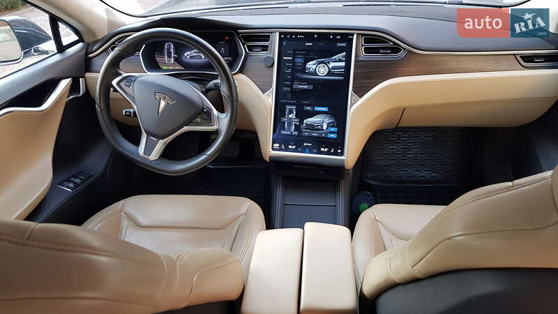 Ліфтбек Tesla Model S 2015 в Києві