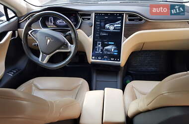 Лифтбек Tesla Model S 2015 в 