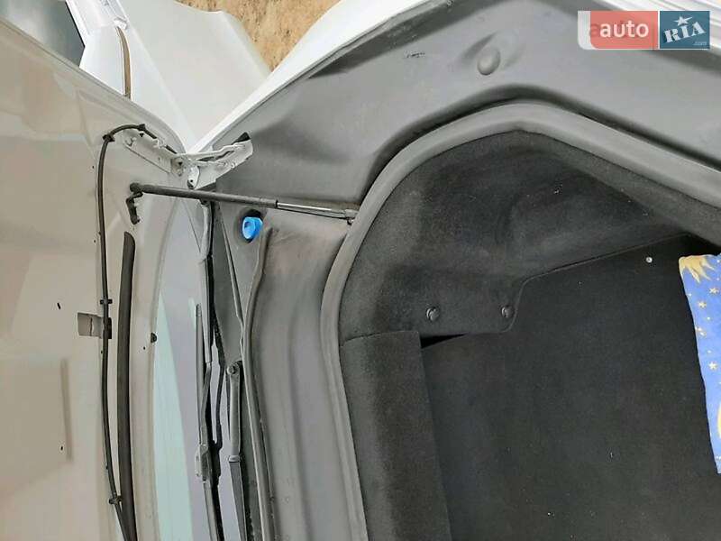 Седан Tesla Model S 2014 в Тячеве