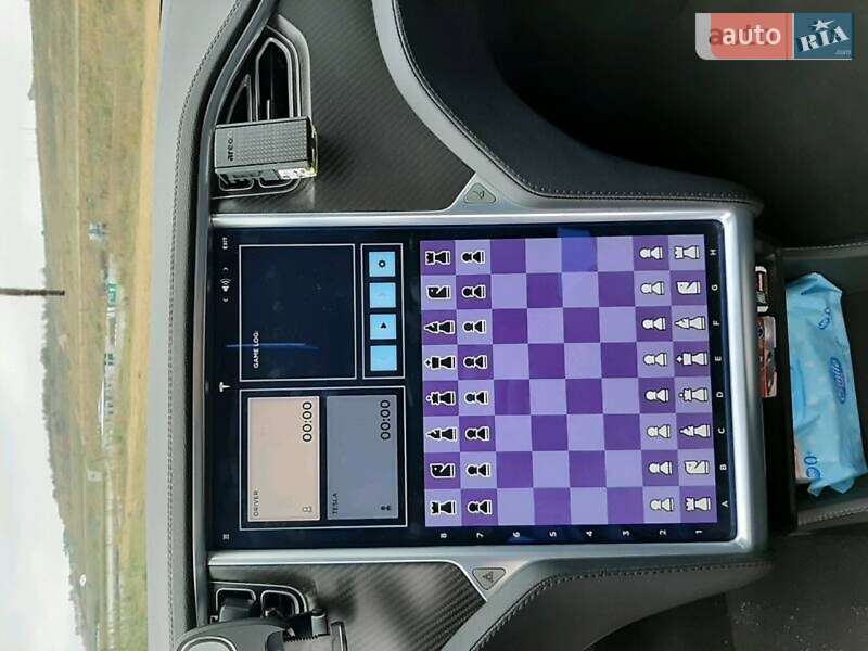 Седан Tesla Model S 2014 в Тячеве