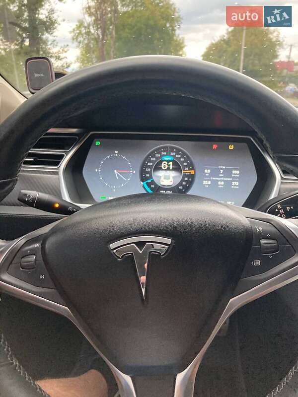Седан Tesla Model S 2014 в Тячеве
