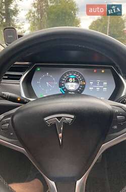 Седан Tesla Model S 2014 в 