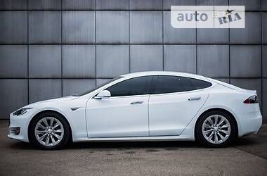 Ліфтбек Tesla Model S 2016 в Києві