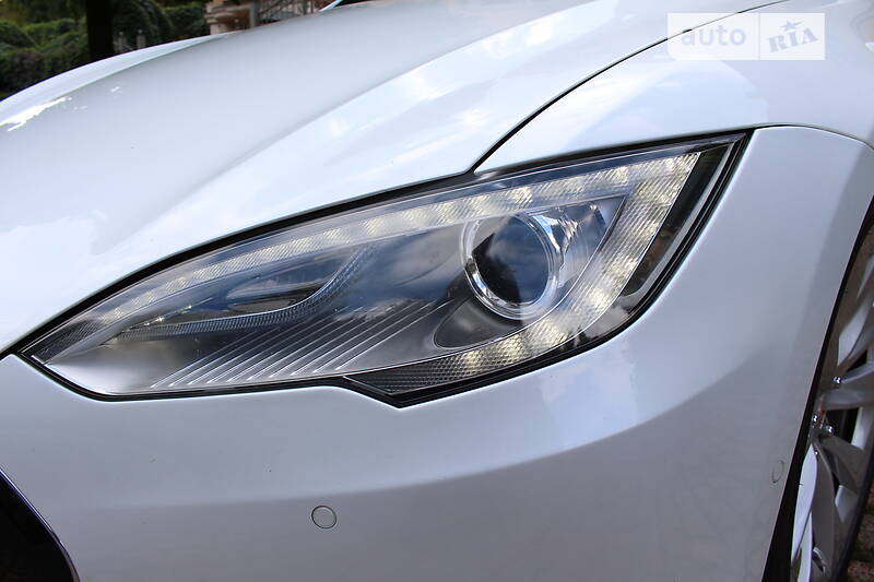 Ліфтбек Tesla Model S 2015 в Києві