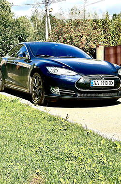 Хэтчбек Tesla Model S 2014 в Киеве