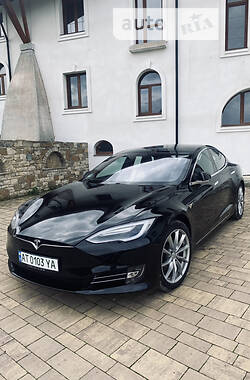Ліфтбек Tesla Model S 2017 в Калуші