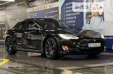 Лифтбек Tesla Model S 2015 в Черновцах