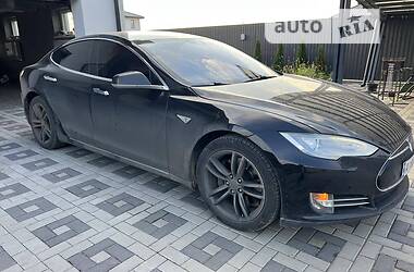 Седан Tesla Model S 2014 в 