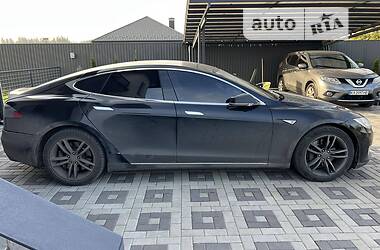 Седан Tesla Model S 2014 в 