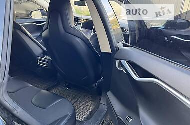 Седан Tesla Model S 2014 в 