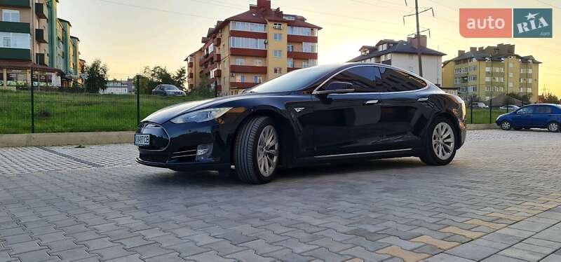Ліфтбек Tesla Model S 2014 в Ужгороді