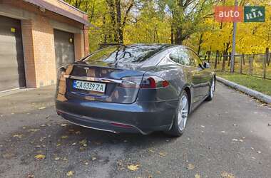 Лифтбек Tesla Model S 2015 в Смеле