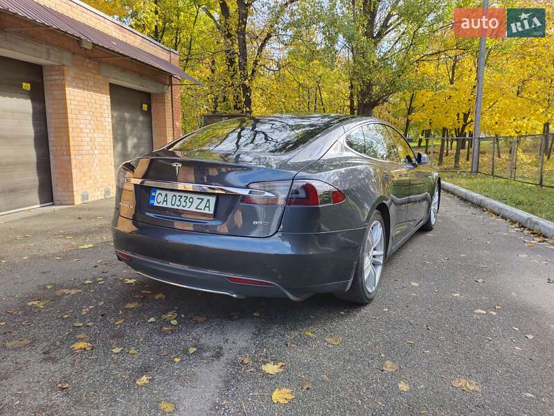Лифтбек Tesla Model S 2015 в Черкассах