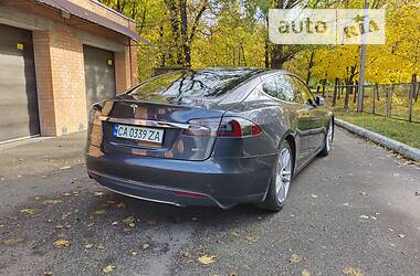 Лифтбек Tesla Model S 2015 в Черкассах