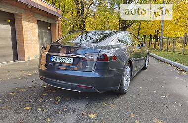 Ліфтбек Tesla Model S 2015 в Черкасах