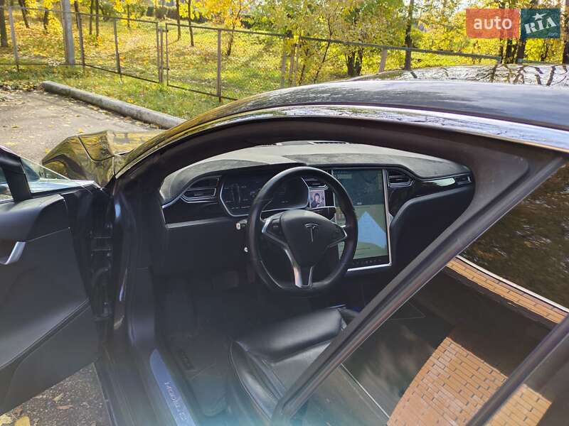 Лифтбек Tesla Model S 2015 в Черкассах