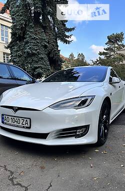 Лифтбек Tesla Model S 2016 в Ужгороде