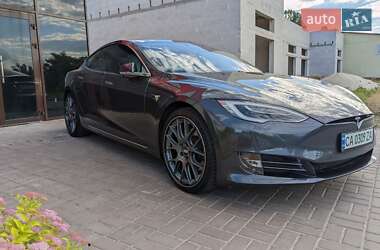Лифтбек Tesla Model S 2017 в 