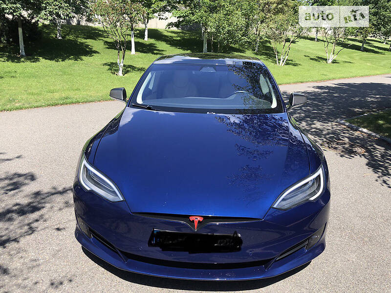 Хэтчбек Tesla Model S 2017 в Киеве