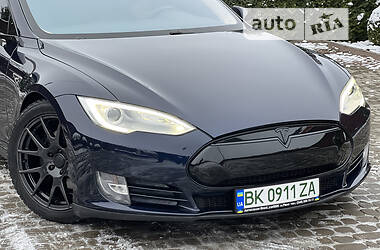 Tesla Model S 2014