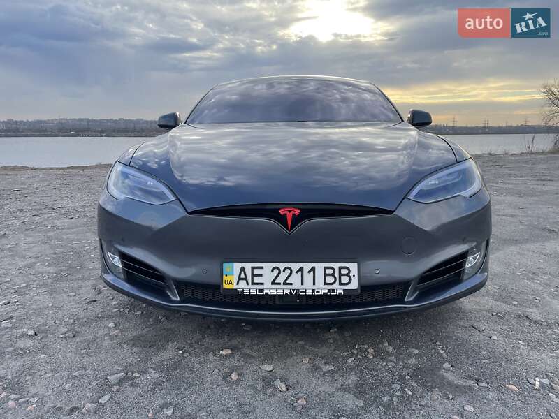 Ліфтбек Tesla Model S 2014 в Дніпрі