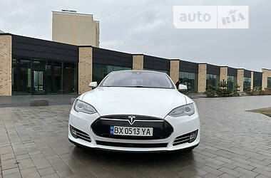 Лифтбек Tesla Model S 2015 в Киеве