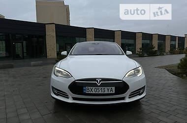 Лифтбек Tesla Model S 2015 в Киеве