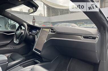 Седан Tesla Model S 2014 в 