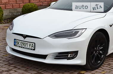 Лифтбек Tesla Model S 2018 в Ровно