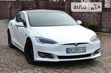 Лифтбек Tesla Model S 2018 в Ровно