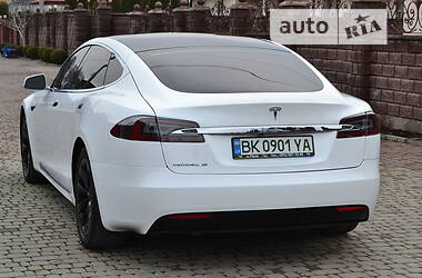 Лифтбек Tesla Model S 2018 в Ровно