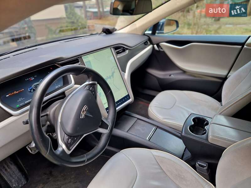 Лифтбек Tesla Model S 2013 в Черкассах