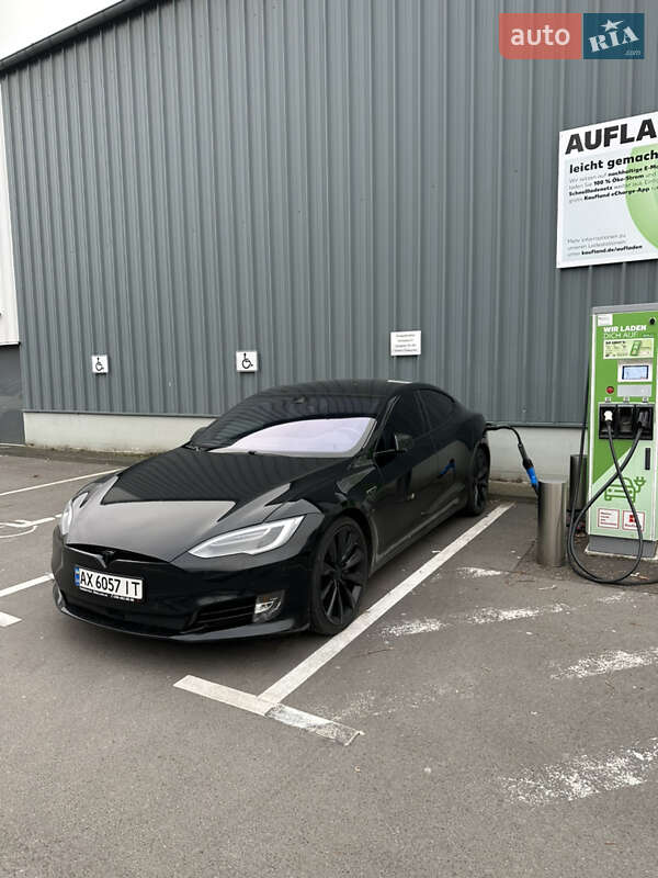 Ліфтбек Tesla Model S 2015 в Харкові