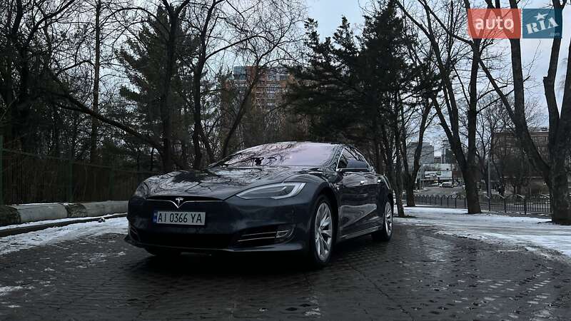 Ліфтбек Tesla Model S 2019 в Харкові