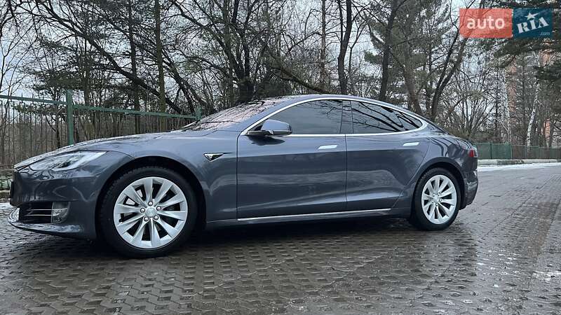Ліфтбек Tesla Model S 2019 в Харкові