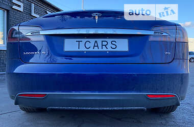 Лифтбек Tesla Model S 2015 в 