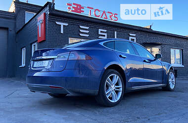 Лифтбек Tesla Model S 2015 в 