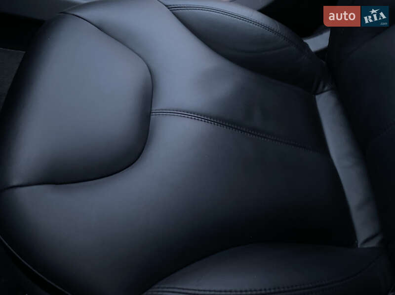 Ліфтбек Tesla Model S 2014 в Полтаві
