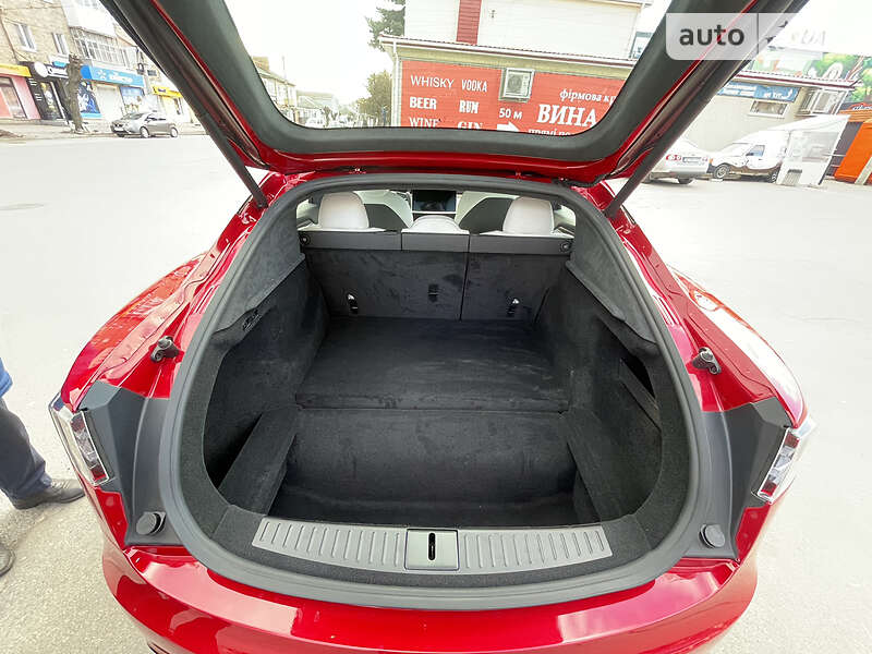 Лифтбек Tesla Model S 2021 в Умани