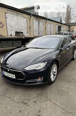 Седан Tesla Model S 2015 в Киеве