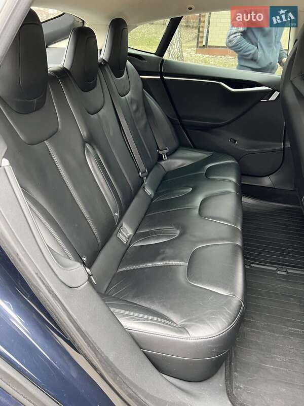 Седан Tesla Model S 2015 в Києві