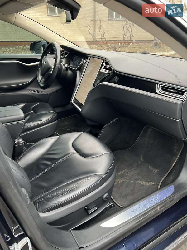 Седан Tesla Model S 2015 в Києві