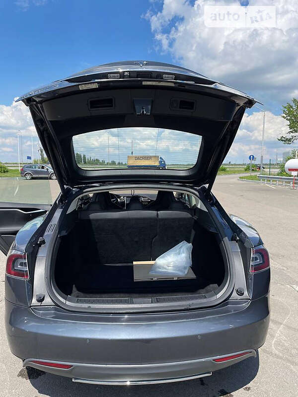 Ліфтбек Tesla Model S 2014 в Києві