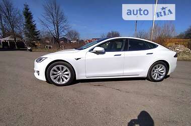 Седан Tesla Model S 2017 в Коломые
