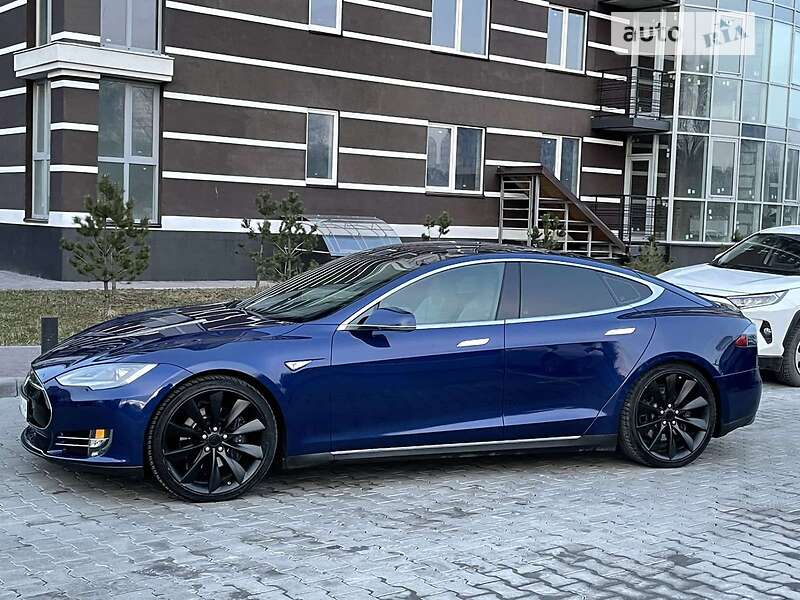 Ліфтбек Tesla Model S 2015 в Хмельницькому