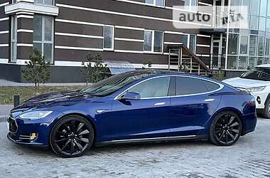 Tesla Model S 2015