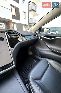 Седан Tesla Model S 2016 в 