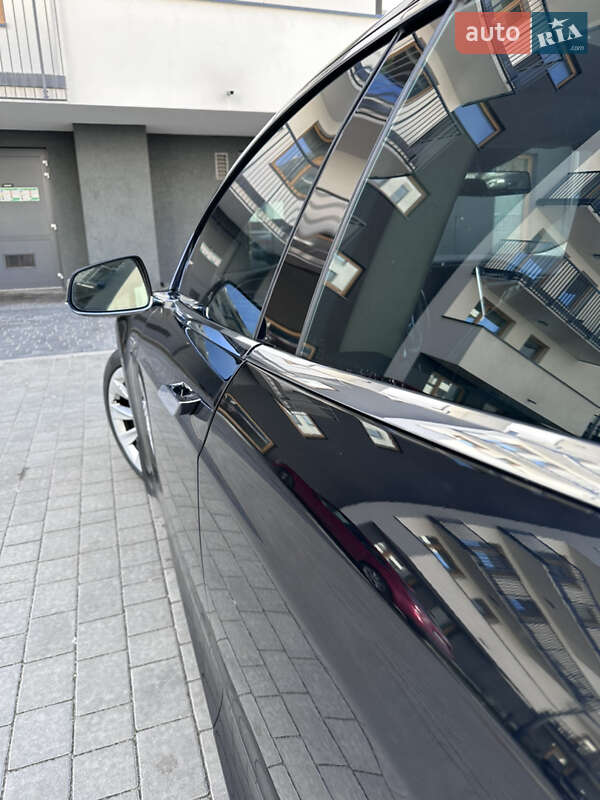 Седан Tesla Model S 2016 в Львові