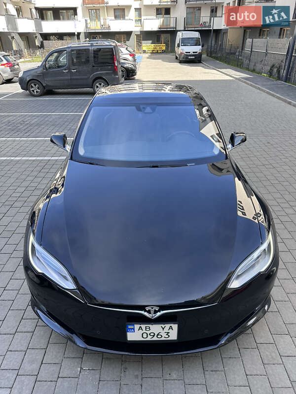 Седан Tesla Model S 2016 в Львові