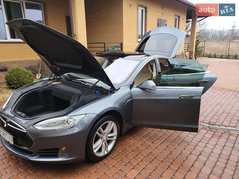 Ліфтбек Tesla Model S 2013 в Харкові